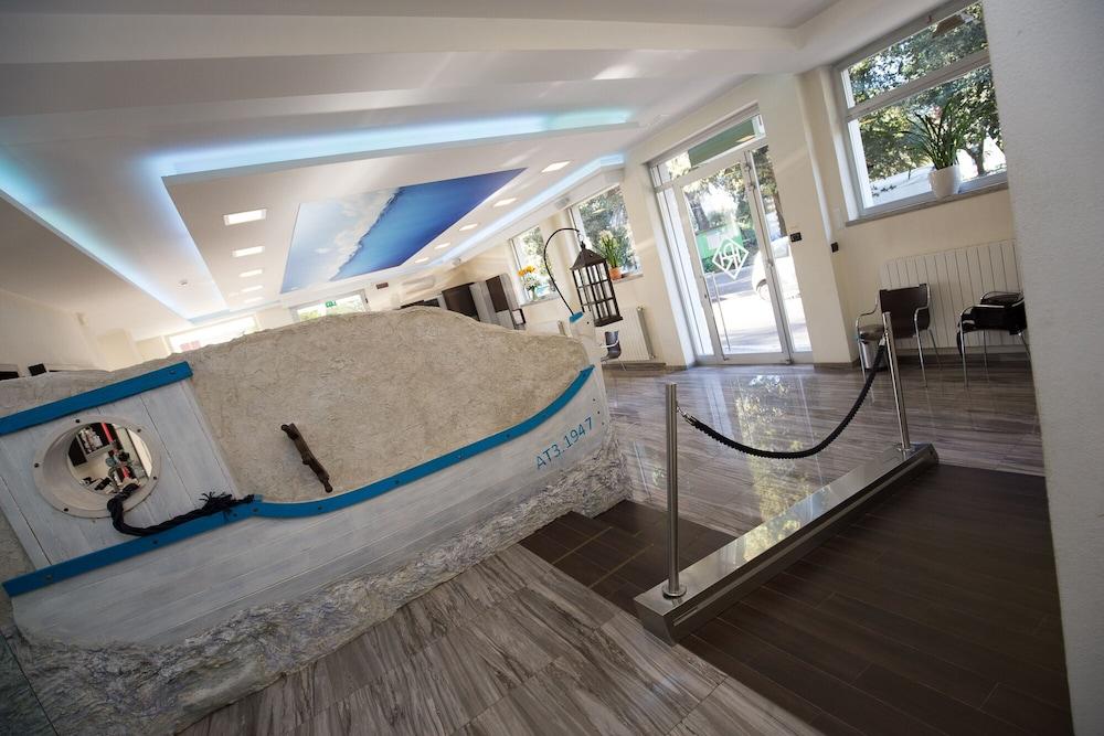 Hotel Roma Marina di Massa Εξωτερικό φωτογραφία