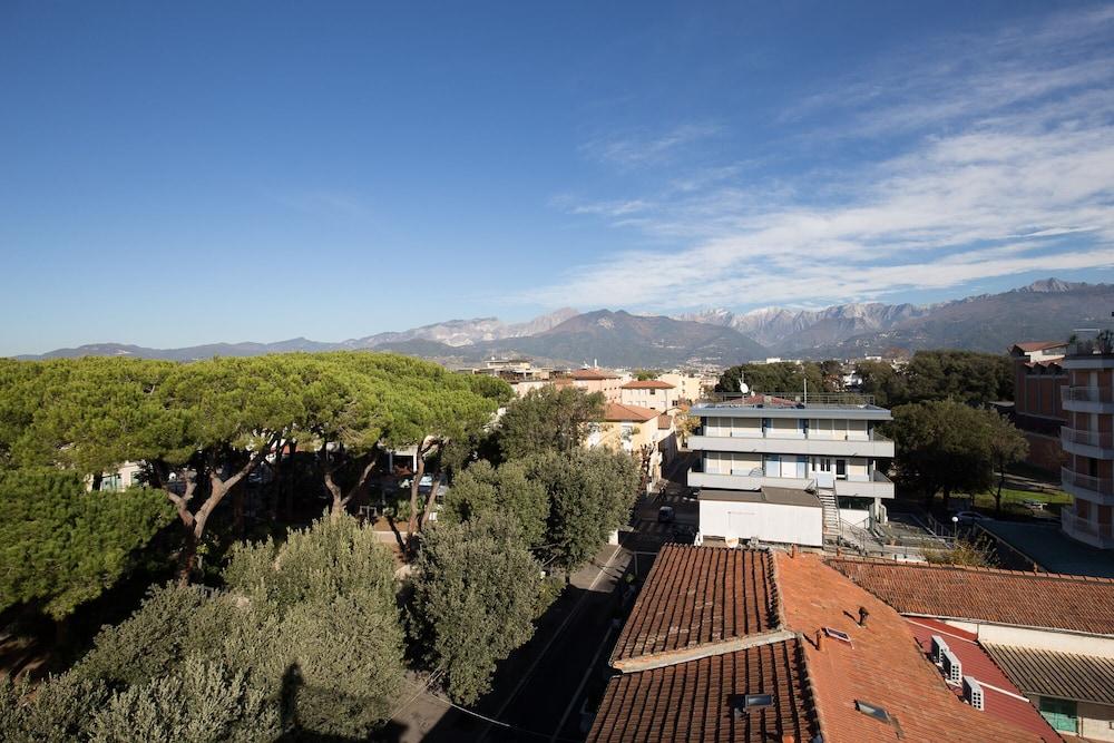 Hotel Roma Marina di Massa Εξωτερικό φωτογραφία