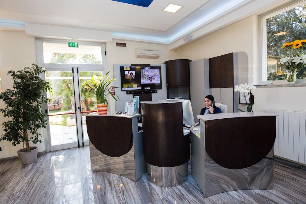 Hotel Roma Marina di Massa Εξωτερικό φωτογραφία