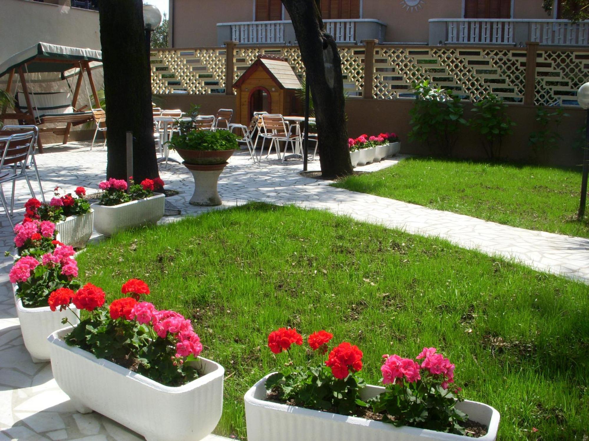 Hotel Roma Marina di Massa Εξωτερικό φωτογραφία