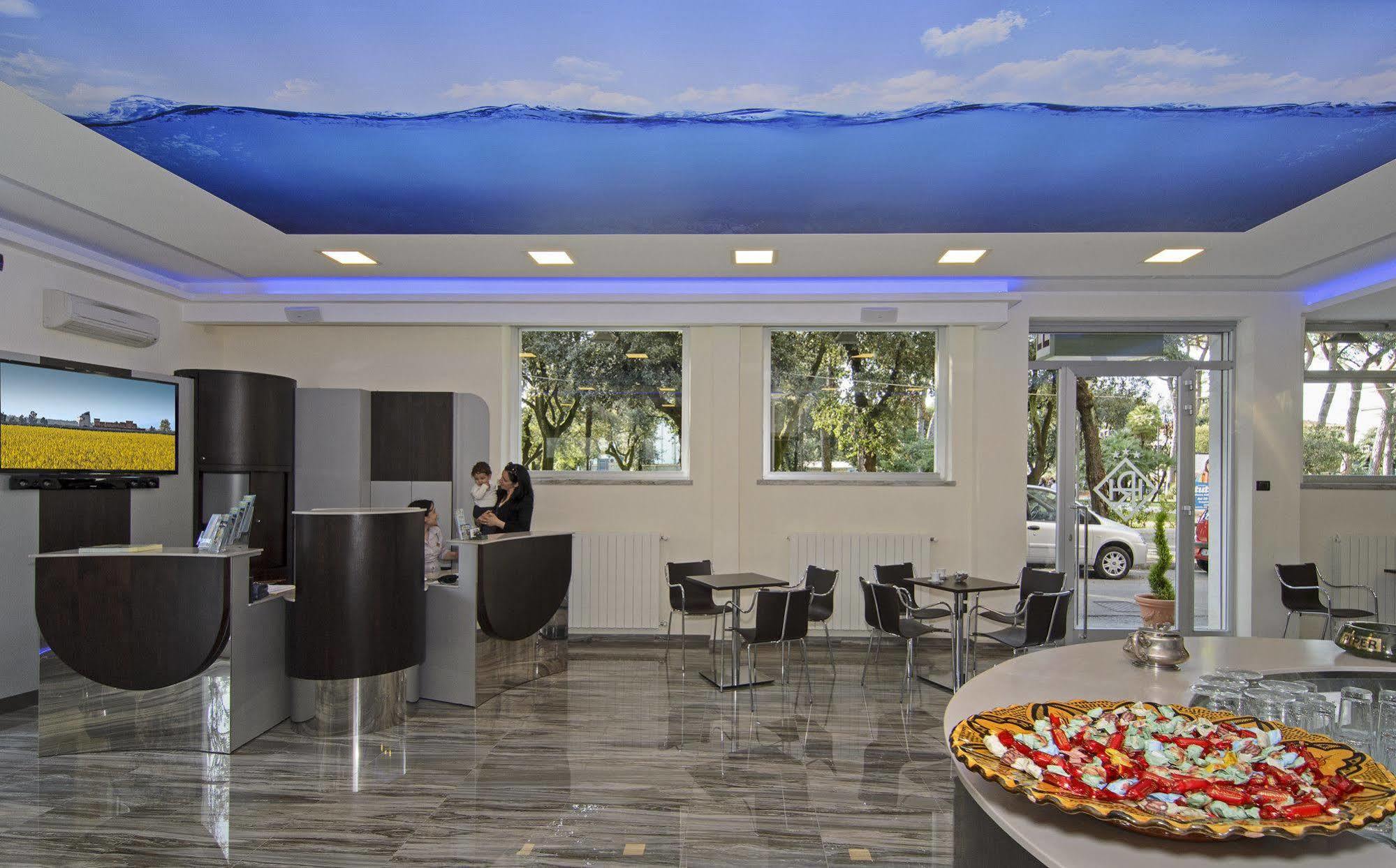 Hotel Roma Marina di Massa Εξωτερικό φωτογραφία