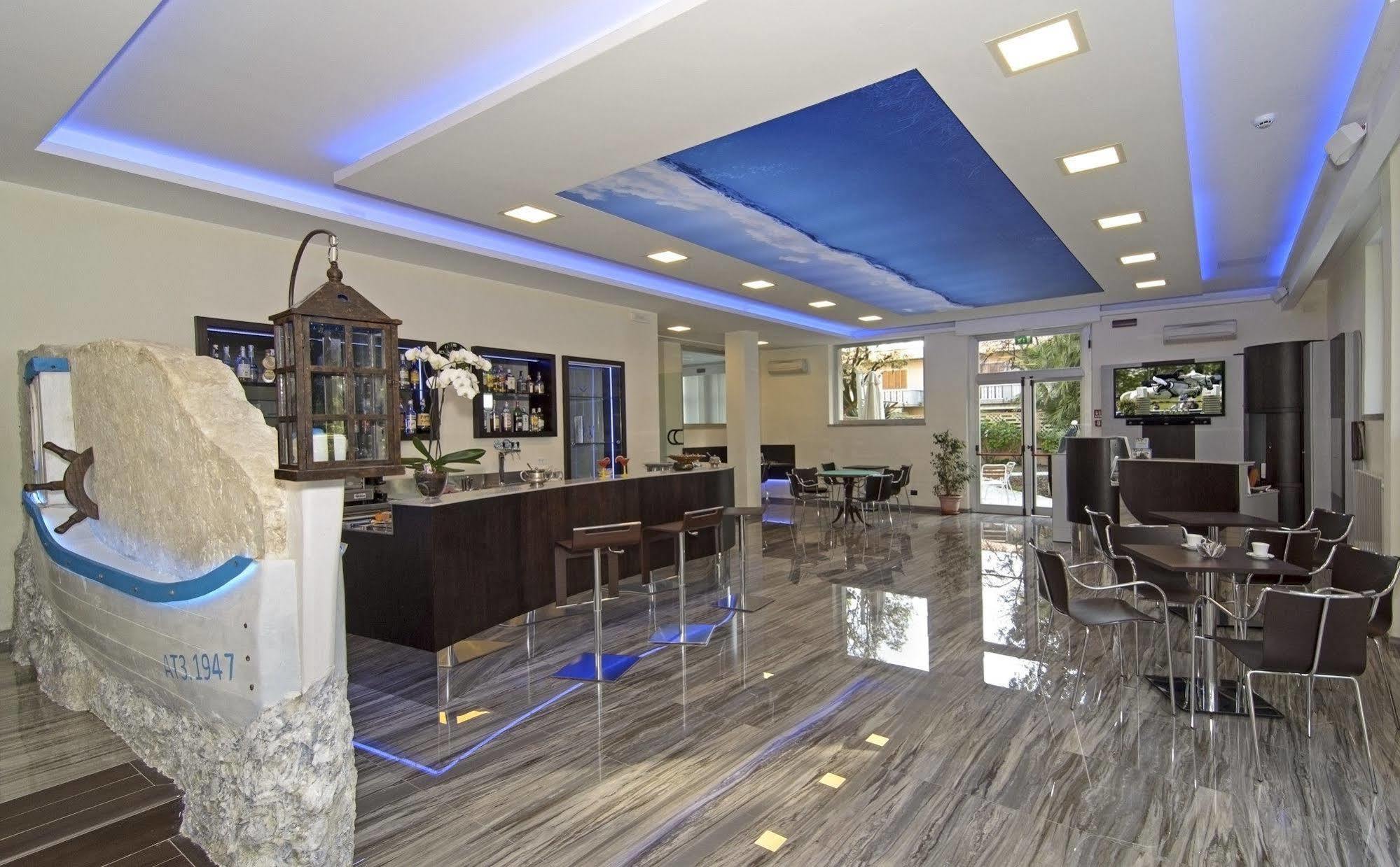 Hotel Roma Marina di Massa Εξωτερικό φωτογραφία