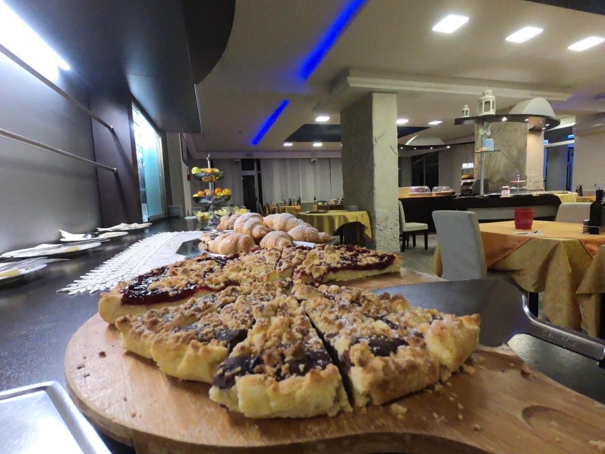 Hotel Roma Marina di Massa Εξωτερικό φωτογραφία